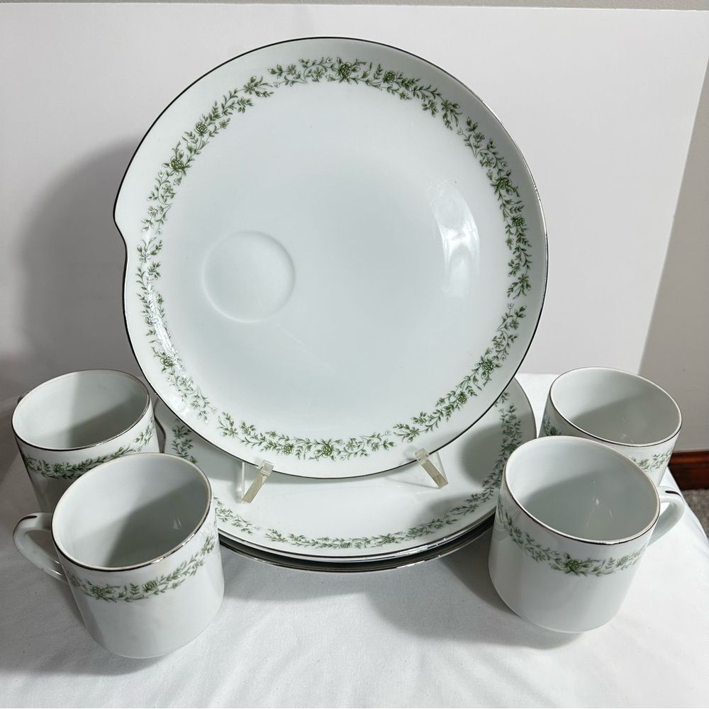 Mikasa Vintage Set Of 4 Snack Plates & Cups Montclaire Porcelain China Japan